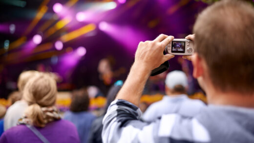 Fotografia Festiwalowa: Jak Zrobić Idealne Zdjęcia w Tłumie