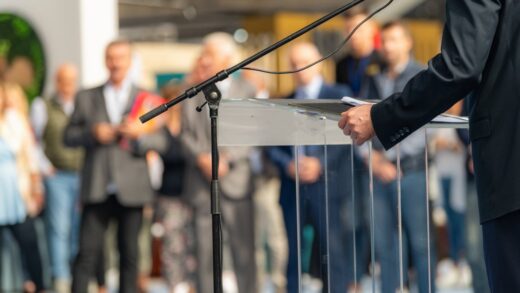 Prawo do Wizerunku na Wydarzeniach: Kiedy Potrzebujesz Zgody a Kiedy Wystarczy Informacja w Regulaminie