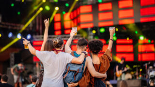 Przewodnik po Tanich Noclegach podczas Festiwali Muzycznych